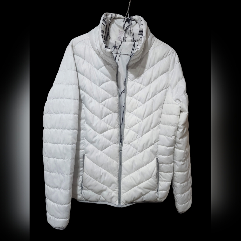 SO White Quilted Chevron Puffer Jacket - Women's